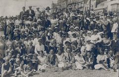 Hastings Beach 1923 - Flickr - seaside sally 2009